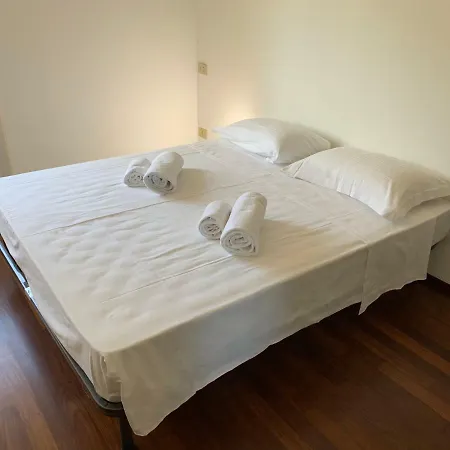 Whouse Luxury Universita' Болонья