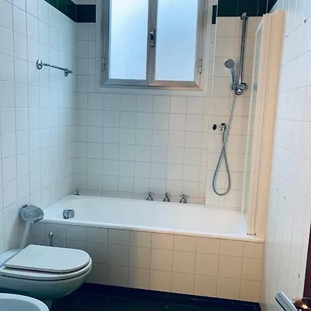 Πανσιόν Whouse Luxury Universita'